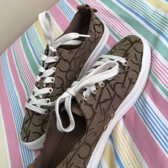 Never worn!!!! Great condition. - Picture 2 of 2